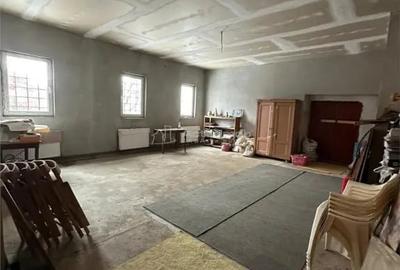 Casă cu 6 camere cu Teren 606 Mp în Central