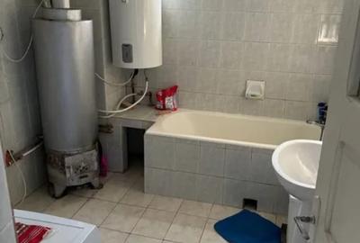 Casă cu 7 camere cu Teren 1974 Mp în Sud