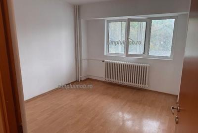 Apartament cu 3 camere semidecomandat în Colentina - 2