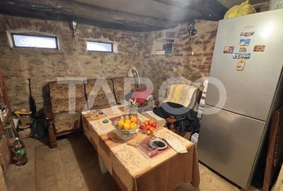 Casa de vanzare cu curte spatioasa loc relaxare si gradina Cornatel - 7