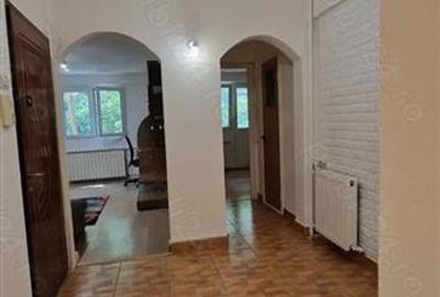 Apartament cu 3 camere decomandat în Tei - 4