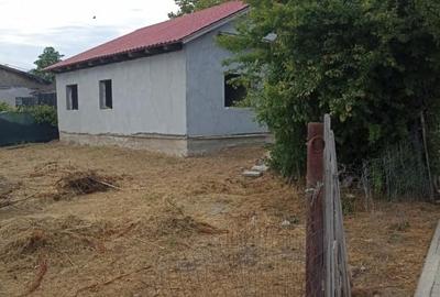 Casa la "rosu" cu teren inclus - 2