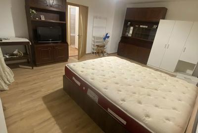 Garsonieră decomandată în Central - 2