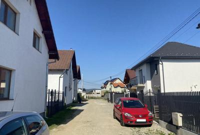 Casă cu 4 camere cu Canalizare în Cristian - 1