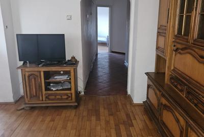 Apartament cu 3 camere semidecomandat, mobilat în Dorobanților