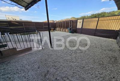 Casa de vanzare cu 6 camere 2 parcari curte libera 200 mp in - 2