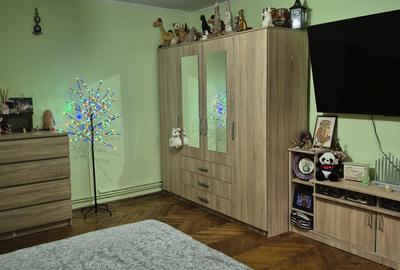Apartament cu 4 camere decomandat