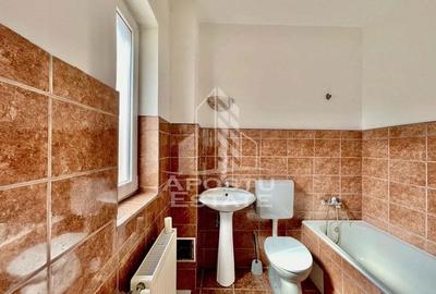 Spatiu Comercial - Birouri de Inchiriat, curte privata, zona Intim - 2