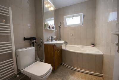 Apartament cu 3 camere decomandat, mobilat în Poarta 6 - 6