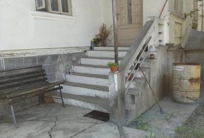 Vand casa batraneasca cu anexe si teren generos - 2