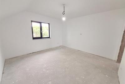 Casă individuală cu 5 camere cu Teren 413 Mp în 9 Mai - 11