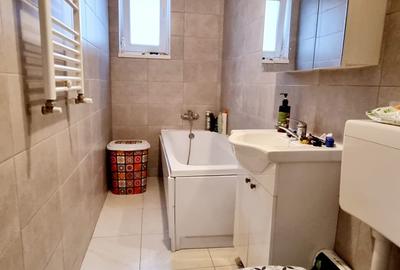 Apartament cu 2 camere decomandat, mobilat în Central