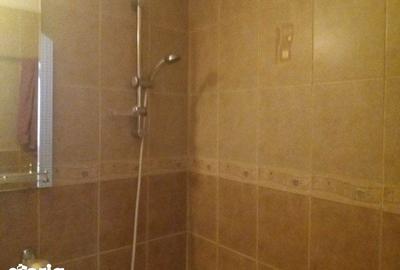 Apartament cu 3 camere decomandat în Drumul Taberei