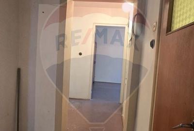 DE VANZARE Apartament cu 4 camere in zona 1 DECEMBRIE 1918 - 9