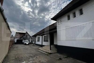 Casă cu 6 camere cu Teren 644 Mp în Central
