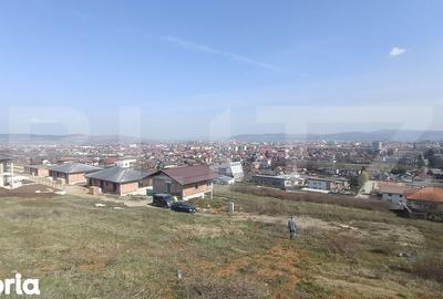 Teren de 932 mp, în Central