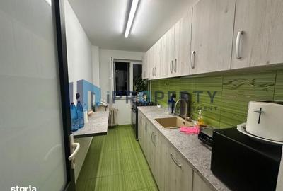 Apartament cu 3 camere, mobilat în Victoriei