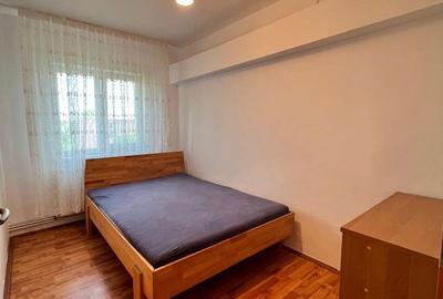 Apartament cu 3 camere decomandat în Sărari