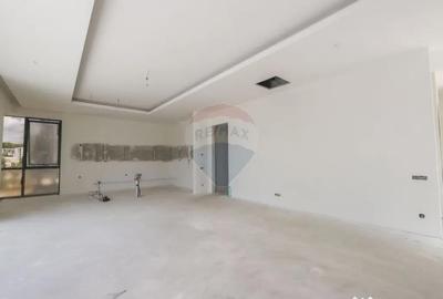 Casă cu 5 camere cu Teren 347 Mp în Borhanci