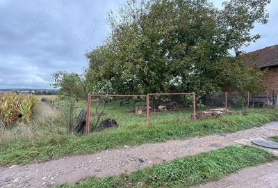Teren de 2000 mp, în Hotar