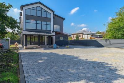 Spațiu comercial, de 410 mp, în Central - 25