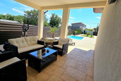 Casă cu 4 camere cu Teren 2530 Mp în Central - 1