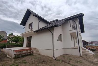 Casă cu 6 camere în Șcheia - 1