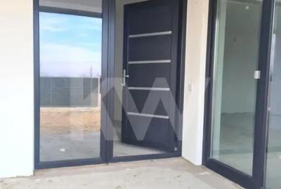 Casă cu 3 camere cu Canalizare în Cârcea - 2