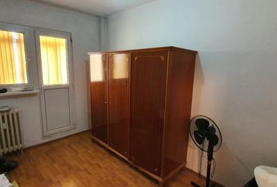 Apartament cu 3 camere semidecomandat în Costin Georgian - 3