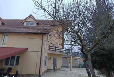 Casă cu Teren 782 Mp în Central - 20