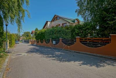 Casa / Vila -Spatiu Generos pentru Locuinta, Birouri sau Educationale - 13