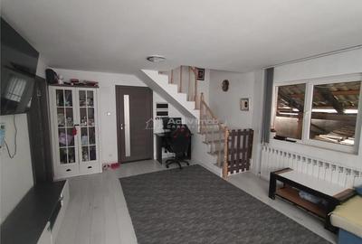 Petrosnita, Casa la Curte cu Garaj si Teren de 900 Mp Petrosnita, Casa la Curte cu Garaj si Teren de 900 Mp - 2