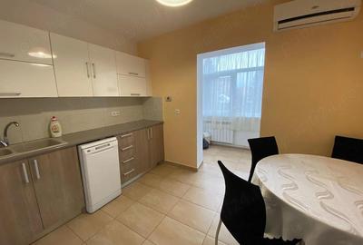 Apartament cu 3 camere decomandat în Lipovei