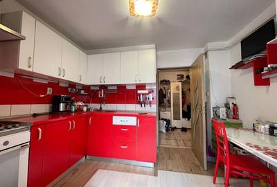 Apartament cu 3 camere decomandat, mobilat în Canta