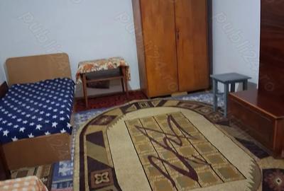 Inchiriez 3 camere -Casa- pe termen lung - 1