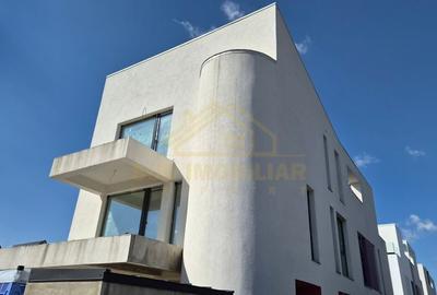 Casă individuală cu 7 camere cu Canalizare în Central