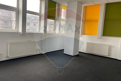 Birou, de 995 mp, în Obor - 3