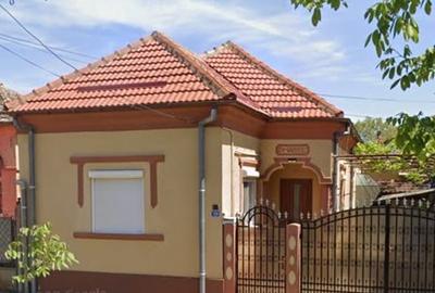 Casă cu 4 camere în Central - 1