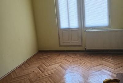 Apartament cu 3 camere decomandat în Central - 3