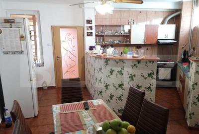 Casa in Centru Civic 4 camere , D +P+ E , PLUS SPATIU COMERC - 3