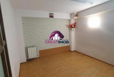 Casă cu 11 camere cu Teren 220 Mp în Dacia - 1