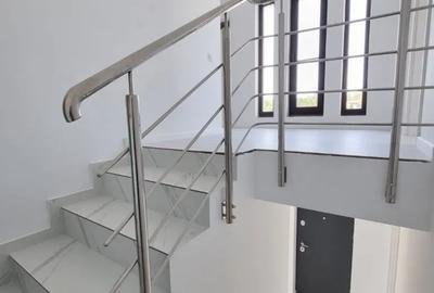 Casă individuală cu 3 camere cu Canalizare în Central - 3