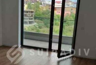 Apartament cu 4 camere decomandat în Zorilor