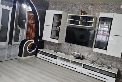 Apartament cu 3 camere semidecomandat în Micro 17 - 1