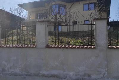 Casă cu Teren 1040 Mp în Central - 8