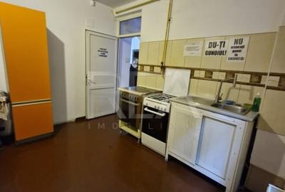 Casă individuală cu 13 camere cu Canalizare în Vitan - 2