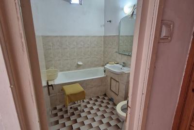 Apartament cu 3 camere decomandat în Coman - 6