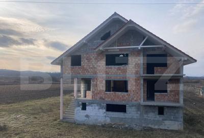 Casa de vanzare la ro?u,500 mp utili poten?ial Unic, loc - 5