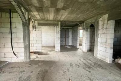 Casă cu 7 camere cu Teren 1674 Mp în Frătăuții Vechi - 1