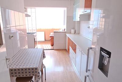 Apartament cu 3 camere decomandat în Astra - 3